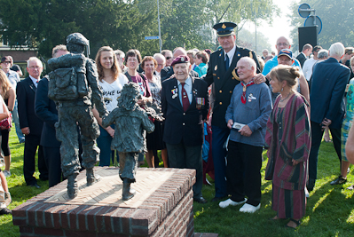 Onthulling Bloemenmeisje, 3 sept 2011
