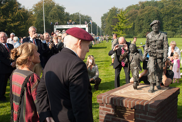 Onthulling Soldaat en Bloemenmeisje